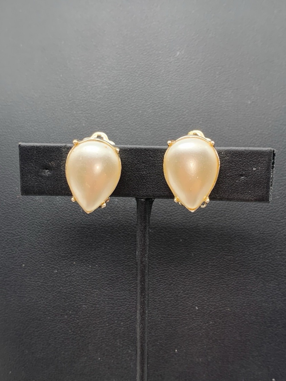Faux Pearl Teardrop very pale silvery Gold-Tone Clip Earrings - Cream